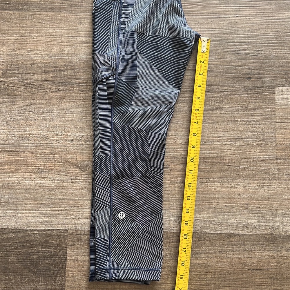 Lululemon Running Crops | Size 4 - Picture 4 of 4